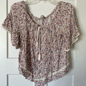 American Eagle off the shoulder or on the shoulder blouse
